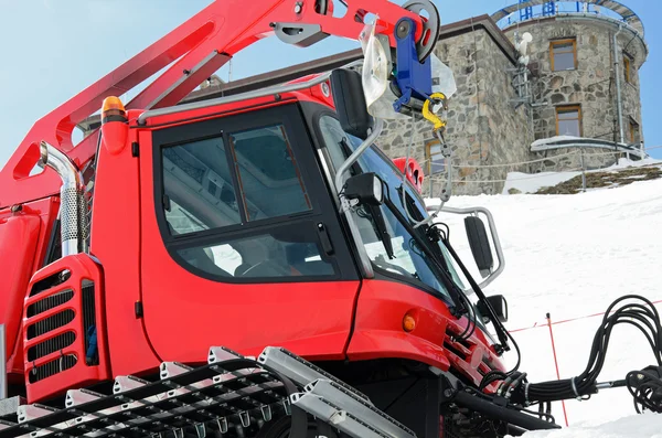 Groomer de neve vermelho — Fotografia de Stock