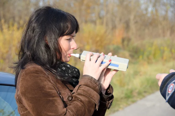 Examination of sobriety by a policeman — Stock Photo, Image