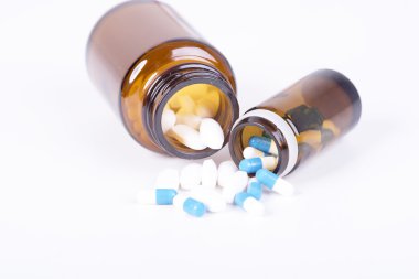 renkli hapları ve tabletler.