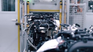 Otomatik makine. Endüstri makinesi. Fabrika hattının otomatik taşıma bandı. Ticari üretim. Robot Ekipmanı.