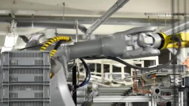 Ticari üretim. Robot teçhizatı. Otomatik makine. Endüstriyel.