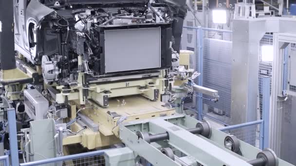 Automatiserad maskin. Industrimaskin. Kommersiell massproduktion vid automatisk transportband av fabrikslinjen. Robotutrustning. — Stockvideo