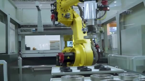 Modern fabrik. Robotutrustning. Industrifabriken. Automatiserad maskin. — Stockvideo