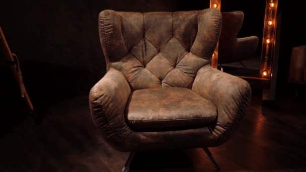 Empty chair. Dark restroom. Businessman Armchair, expensive luxury furniture. — Stock Video