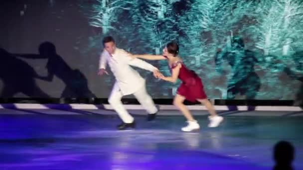 Figuur schaatsen op het Filmfestival van Moskou — Stockvideo