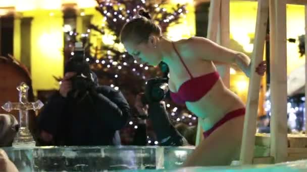 Jesus Christs baptism holiday in Moscow, Russia. Traditional winter bathing in center of Moscow. — Stock Video