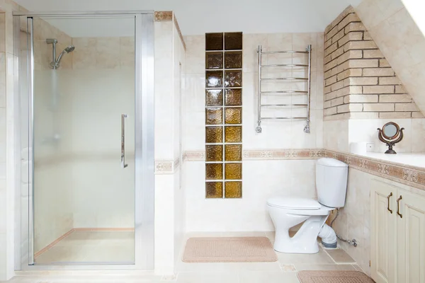 Salle de bain lumière intérieur — Photo