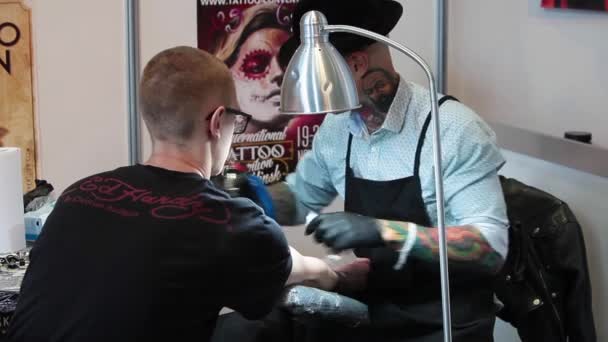 Tattooing on the body. Tattoo artist make tattoo in studio — Stock Video