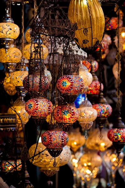 Turkse decoratieve kleurrijke lampen — Stockfoto