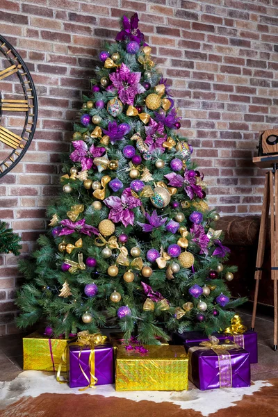 Árvore de Natal e Ano Novo decorada — Fotografia de Stock