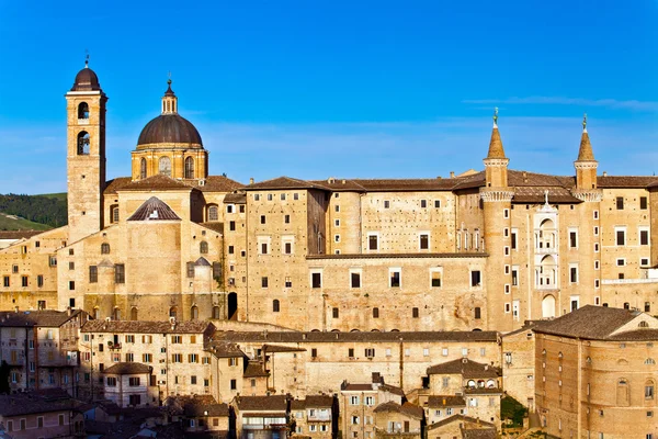 Středověké město Urbino v Itálii — Stock fotografie