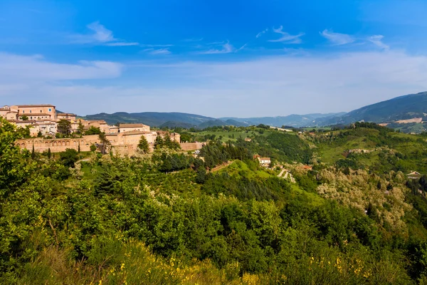 Středověké město Urbino v Itálii — Stock fotografie