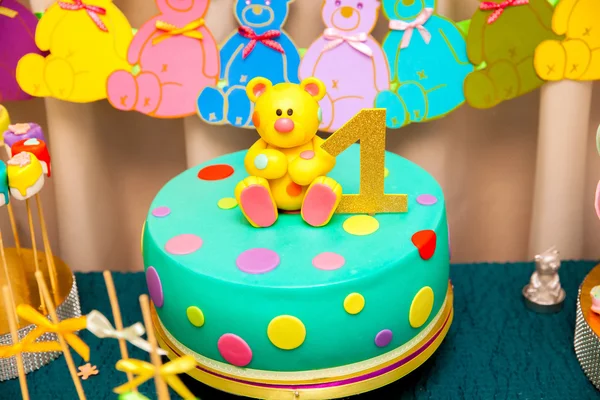 Gâteau enfant à l'anniversaire — Photo