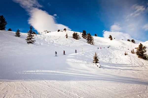 Ski resort in the Alps, people skiing — Stock Photo, Image