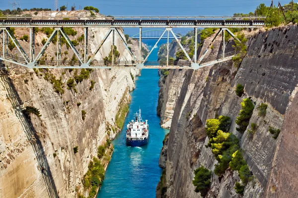 Ship cross The Corinth Canal — Stock Photo, Image