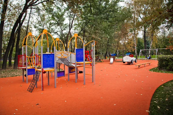 Parque infantil moderno —  Fotos de Stock