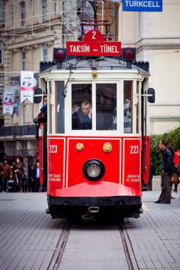 istanbul'da kırmızı tramvay