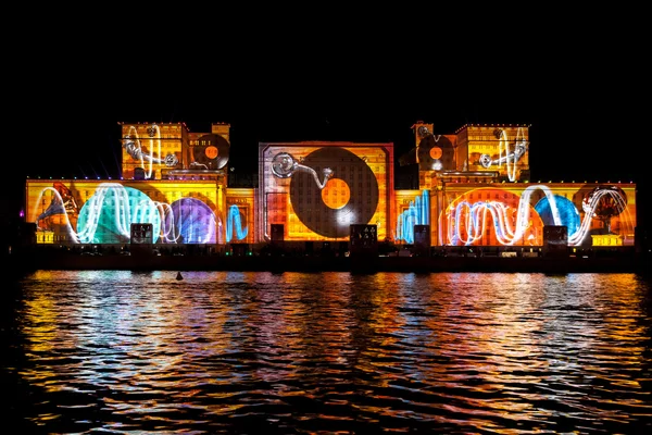 Internationale Festival "Cirkel van licht". Laser video mapping sh — Stockfoto