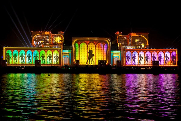 Festival Internacional "Círculo de Luz". Espectáculo de fuegos artificiales y lase —  Fotos de Stock