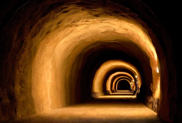 Construcción de túneles visualmente dinámica —  Fotos de Stock