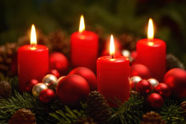 Advent wreath with 4 burning candles — Stock Photo, Image