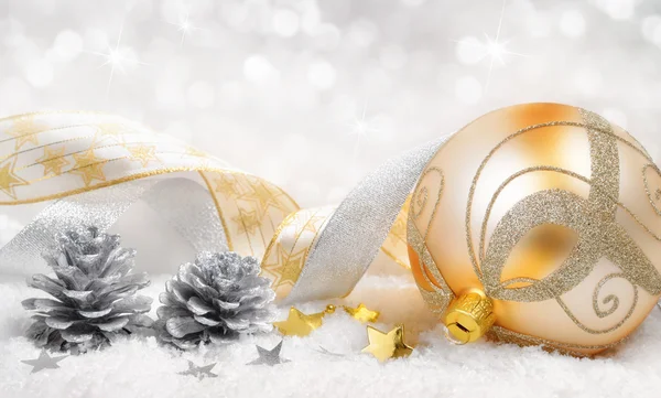 Weihnachtsglanz in Gold und Silber — Stockfoto