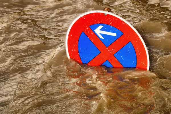 No parking in the flood, humorous scene — Stock Photo, Image