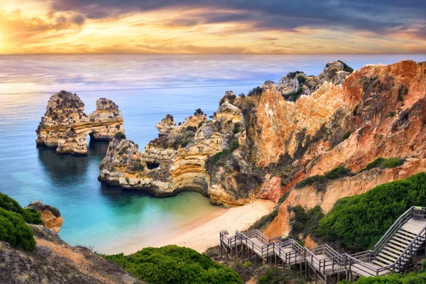 Nascer do sol em Camilo Beach, Lagos, Portugal — Fotografia de Stock