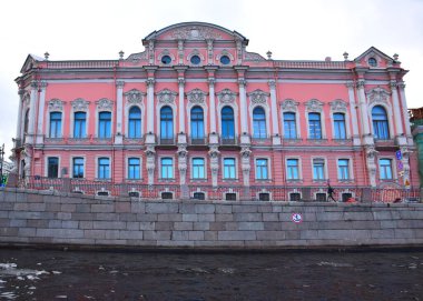 Saray 1847-1848 yılları arasında mimar A. I. Stackenschneider tarafından Prens Beloselsky-Belozersky tarafından Barok tarzında inşa edilmiştir. Rusya, Saint Petersburg, Eylül 2020