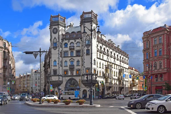 圣彼得堡有两座塔楼 也被称为Rosenstein Belogrud大楼 建于1915年 建筑师Konstantin Rosenstein和Andrey Belogrud 俄罗斯 圣彼得堡 2020年9月 图库图片