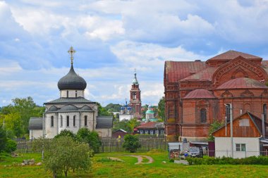 St. George Katedrali, Prens Yuri tarafından 1152 yılında inşa edilen St. George Kilisesi üzerine inşa edilmiştir. 1230 yılında Prens Svyatoslav yeni bir kilise inşa etti. Rusya, Yuryev, Ağustos 2021.