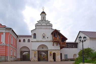 Vladychny Manastırı, Moskova Büyükşehir Alexey 'in talimatları üzerine 1362 yılında yardımcısı Varlaam tarafından inşa edilmiştir. Restorasyon, 1990 yılında Rusya 'nın başkenti Serpukhov' da başladı..