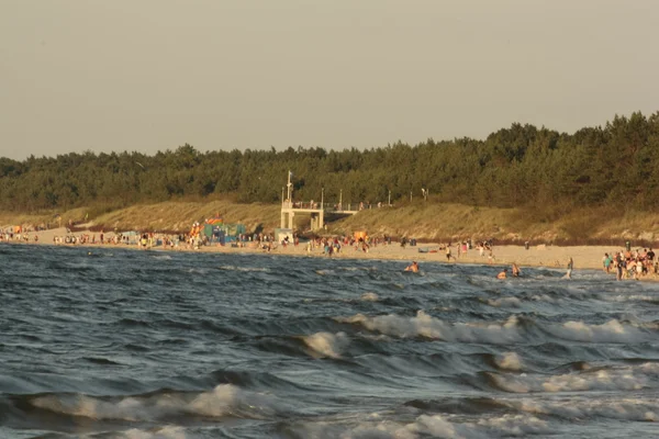 Пляж нд води погода морський пісок хвилі люди sky свято sunbather — стокове фото