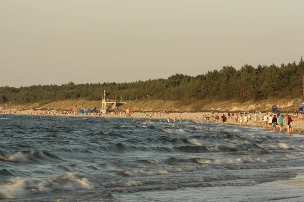 Plaża słońce woda Pogoda morze piasek fale ludzi niebo sunbather wakacje — Zdjęcie stockowe