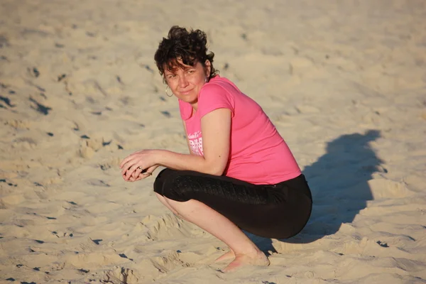 Plaj güneş su hava deniz kum dalgaları insanları tatil sunbather kadınlar pregnat gökyüzü