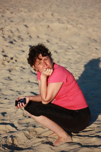 Plaj güneş su hava deniz kum dalgaları insanları tatil sunbather kadınlar pregnat gökyüzü