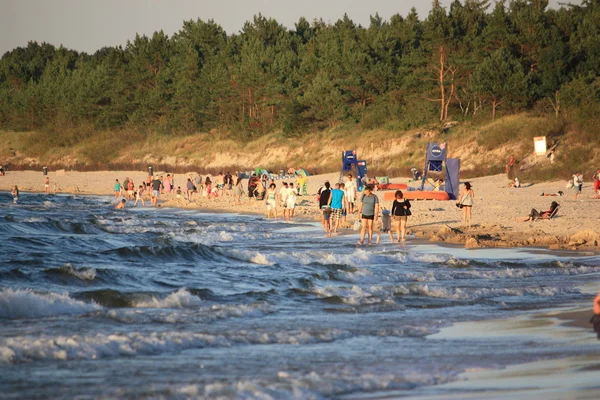 Пляж нд води погода морський пісок хвилі люди sky свято sunbather — стокове фото