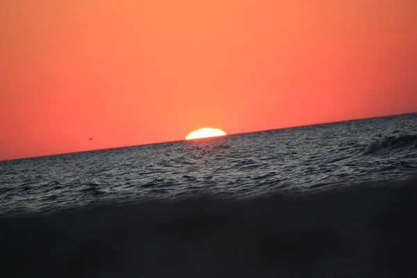 Beach Sun water weather sea sand waves people sky holiday sunbather sunset — Stock Photo, Image