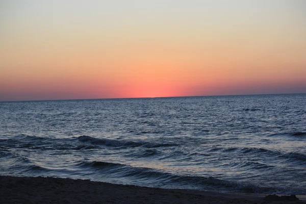 Beach Sun water weather sea sand waves people sky holiday sunbather sunset — Stock Photo, Image