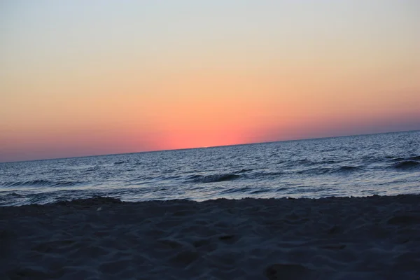 Plaj su hava deniz kum dalgaları insanlar gökyüzü tatil sunbather günbatımı güneş