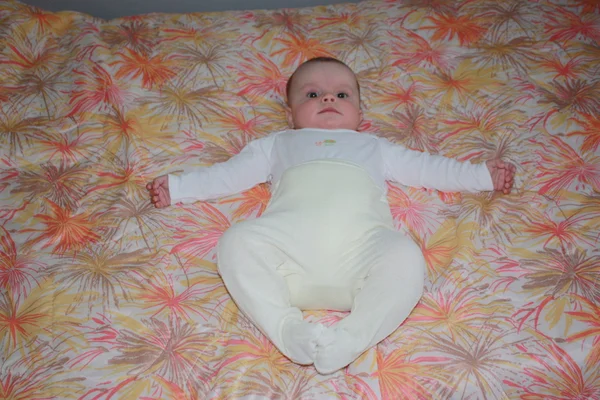 Bebek Çocuk uyku küçük oğlan kalmak içinde yatak rüyalar yüz göz bakmak