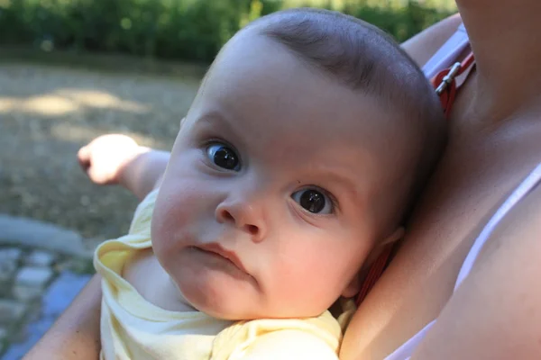 Bebek çocuk uyku küçük çocuk hayalleri yüz göz göz tarama