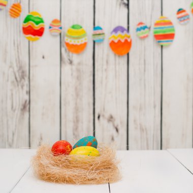 Yuvadaki paskalya yumurtaları