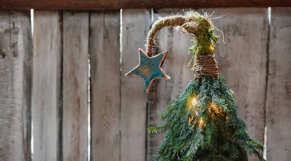 Árbol Navidad Hecho Mano Con Una Estrella Una Parte Superior — Foto de Stock