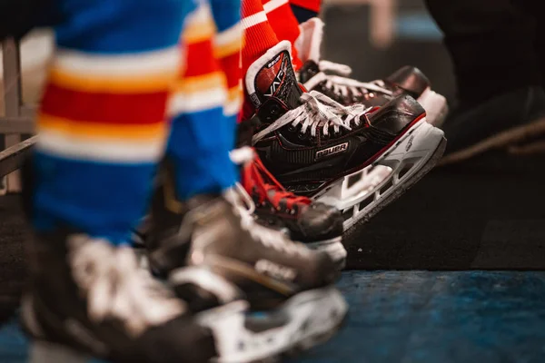 Training van de hockeywedstrijd van het kinderteam in het Ice Sports Palace Vershina MOSCOW RUSSIA-december 01, 2020 — Stockfoto