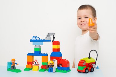 Kurucuda oynayan çocuk