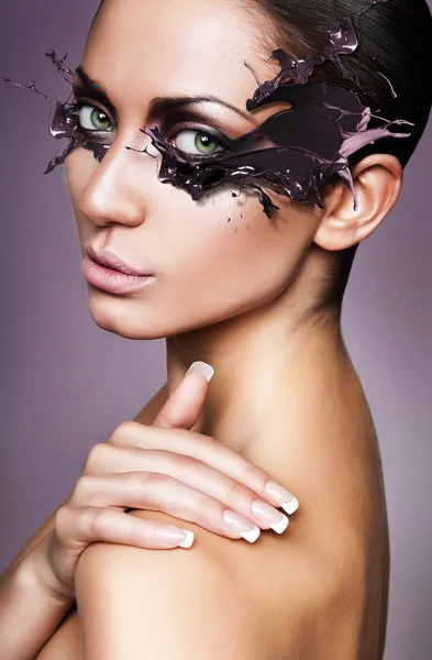 Mujer con máscara de salpicadura — Foto de Stock