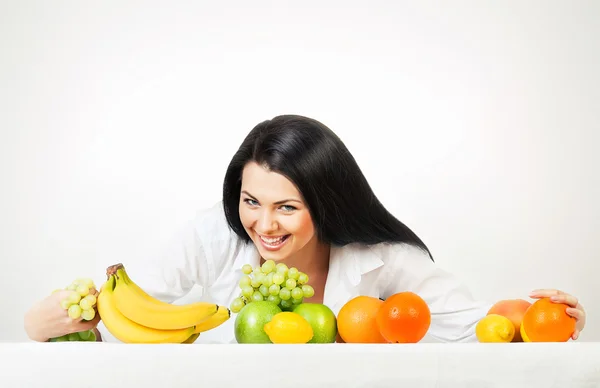 Brunette woman with fruits — Stock Photo, Image