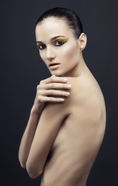 Genç çekici kadın profili