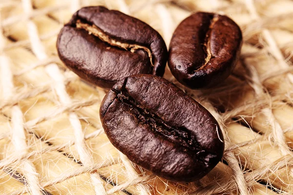 Drei Kaffeekörner — Stockfoto